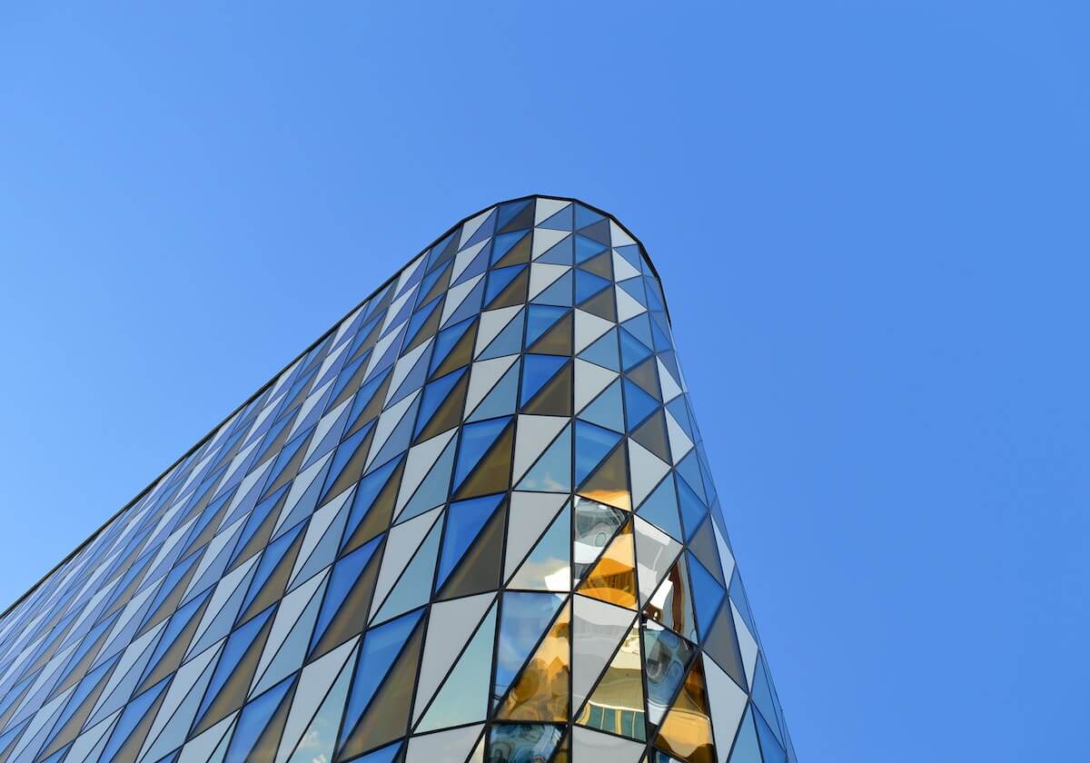 欧乐影视里“看起来很确定”的说法：其实是配乐在带什么情绪（做一次结构复盘）